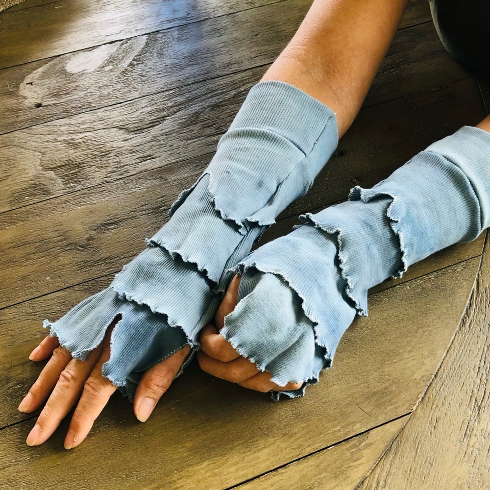 Handmade glovelets arm warmers with ruffles - Picture 12 of 16